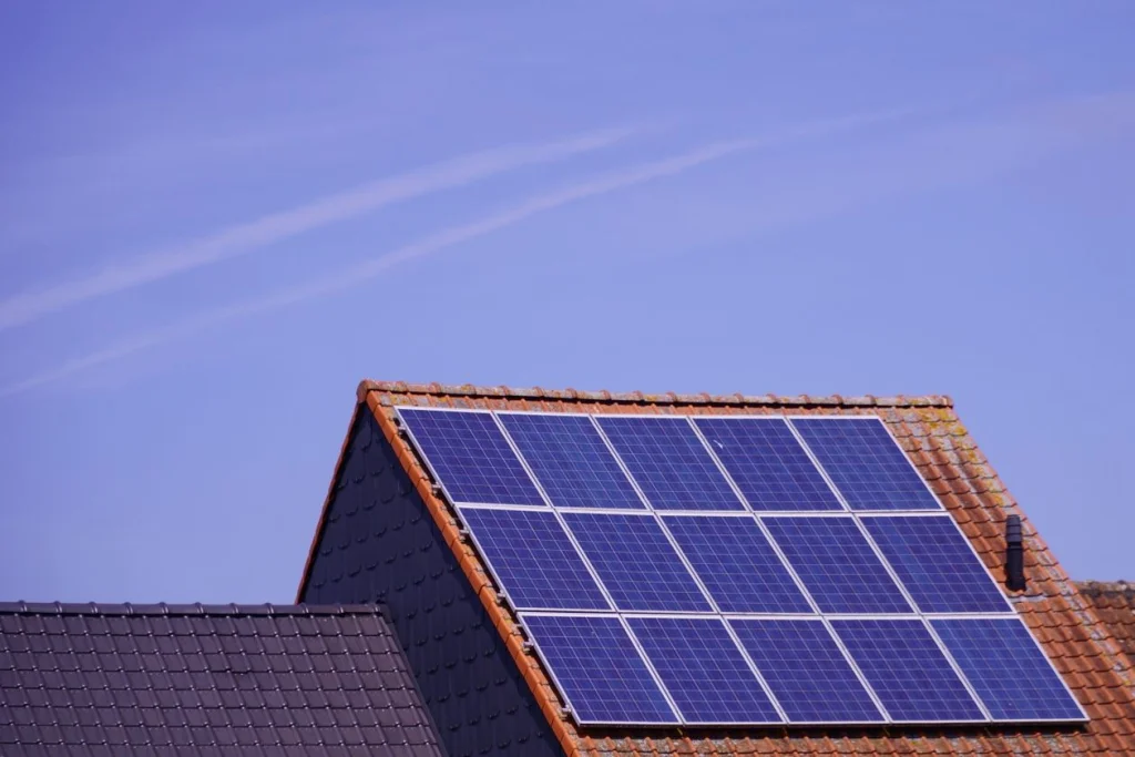 Sistema de bater&iacute;as solares LiFePO4 como respaldo en una casa